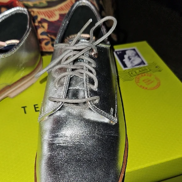 Ted Baker Silver Oxford Shoes with Pink Laces - Picture 5 of 11